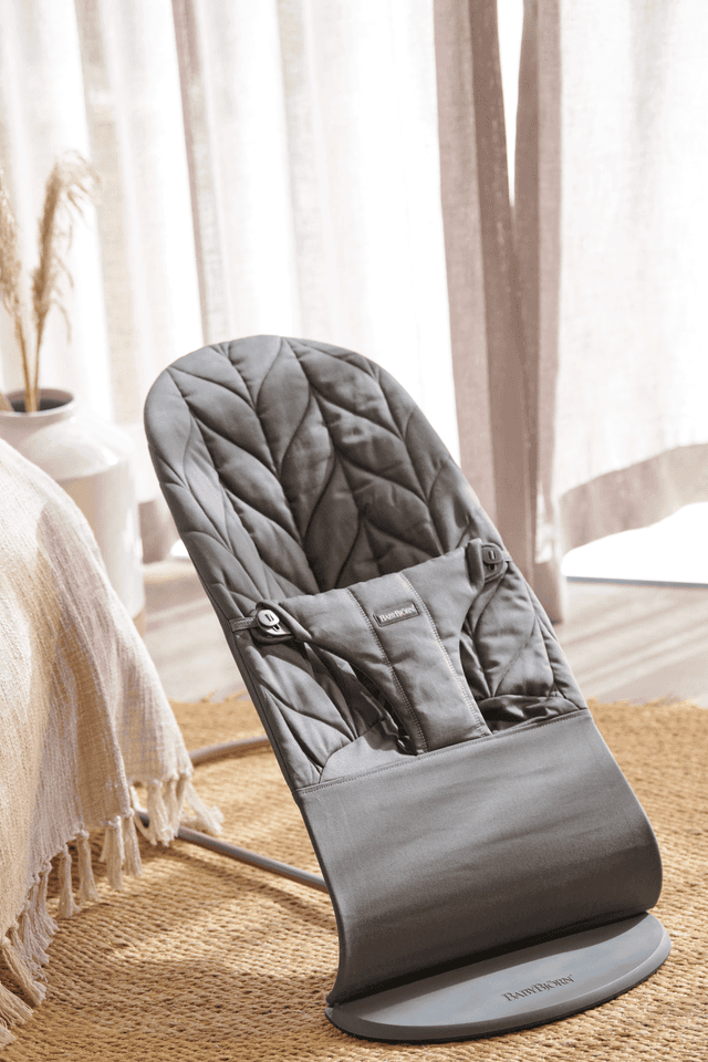 BabyBjörn Bouncer Bliss – Anthracite Petal Quilt