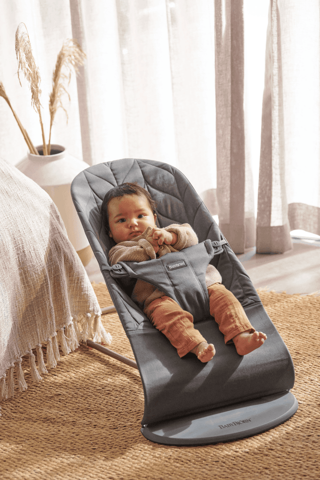 BabyBjörn Bouncer Bliss – Anthracite Petal Quilt