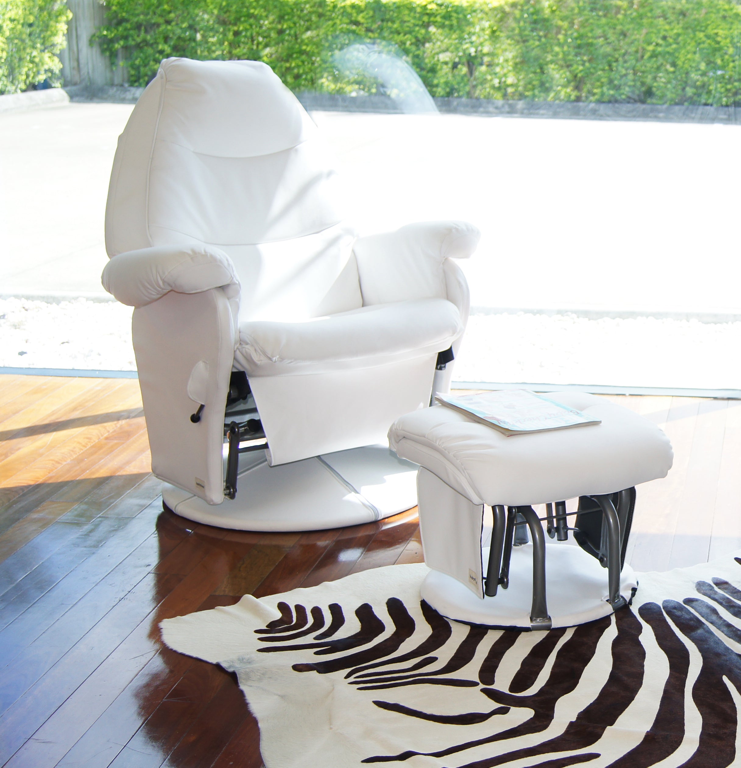 BABYHOOD - Vogue Feeding Glider Chair & Ottoman – Boucle Cream